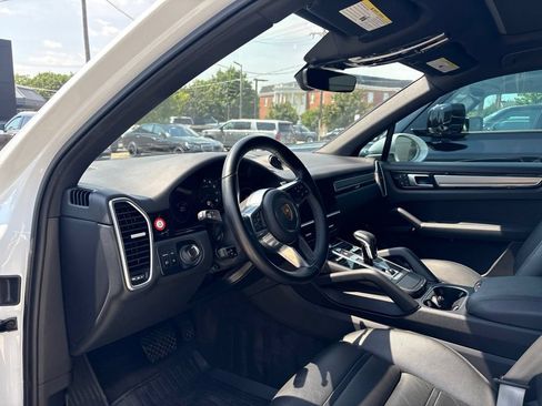 Used 2022 Porsche Cayenne Platinum Edition AWD/4WD image 3