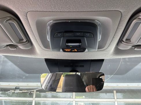Used 2025 Toyota Corolla Cross XLE FWD image 12