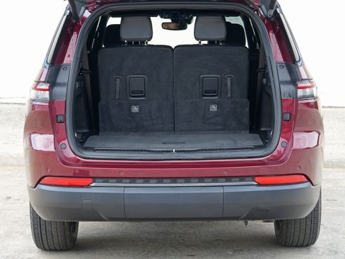 Used 2024 Jeep Grand Cherokee L Altitude AWD/4WD image 8