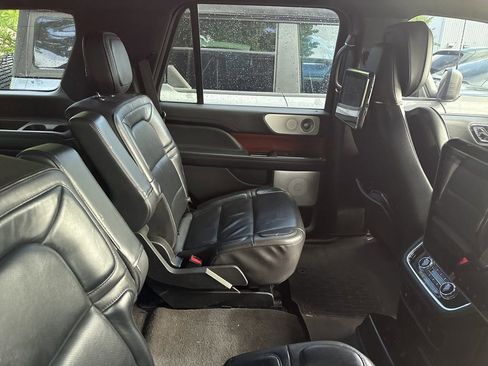 Used 2018 Lincoln Navigator Reserve w/ Technology Package AWD/4WD image 16