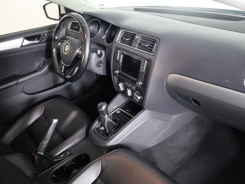 Used 2017 Volkswagen Jetta SE image 27