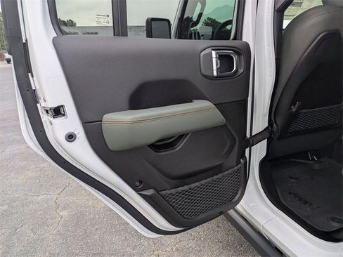 New 2025 Jeep Gladiator Mojave w/ Convenience Group image 24