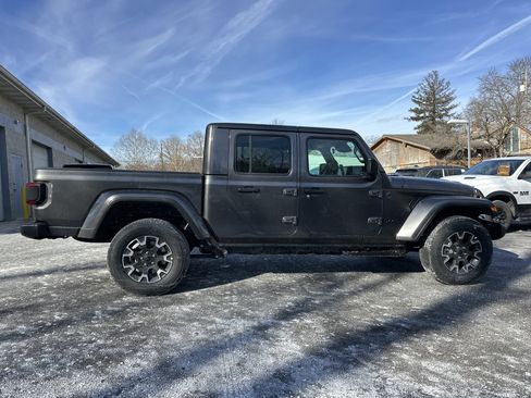 New 2026 Jeep Gladiator Sahara image 19