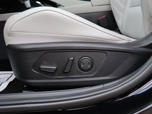 Used 2024 Hyundai Elantra Limited FWD image 42