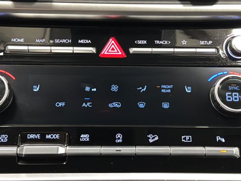 Used 2025 Hyundai Santa Fe SEL AWD/4WD image 17