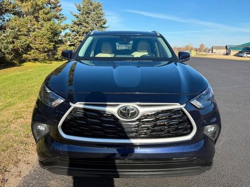 Used 2023 Toyota Highlander XLE image 5