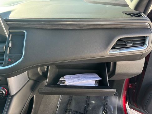 Used 2022 GMC Yukon XL SLT w/ SLT Premium Package image 41