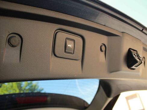 Used 2016 Nissan Murano SV AWD/4WD image 25
