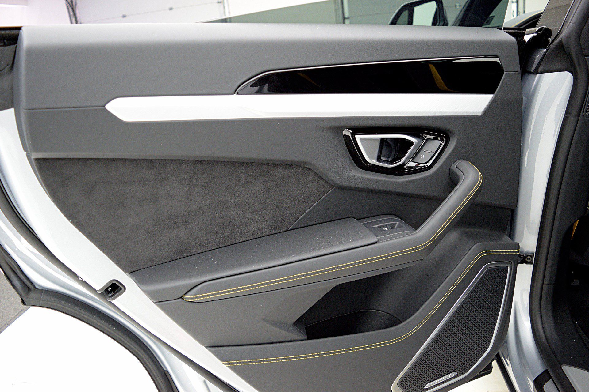 Used 2023 Lamborghini Urus S AWD/4WD image 42