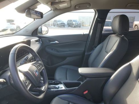 Certified 2025 Buick Encore GX Sport Touring image 17