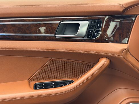 Used 2018 Porsche Panamera 4 image 17