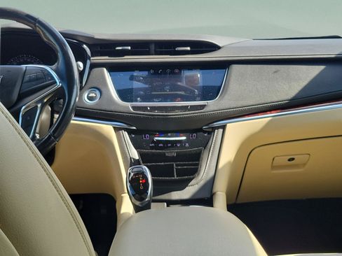 Used 2019 Cadillac XT5 Luxury FWD image 6