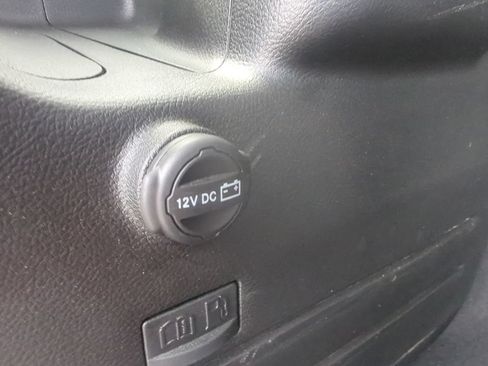 Used 2025 Jeep Wrangler Unlimited Sahara AWD/4WD image 36