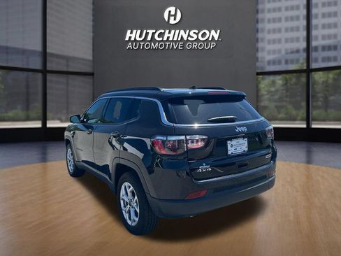 Used 2025 Jeep Compass Latitude AWD/4WD image 5