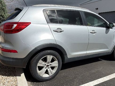 Used 2012 Kia Sportage LX w/ Navigation Pkg image 2