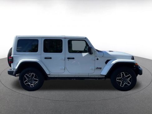 Used 2025 Jeep Wrangler Sahara image 16