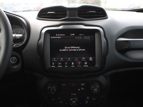 Used 2023 Jeep Renegade Latitude image 11