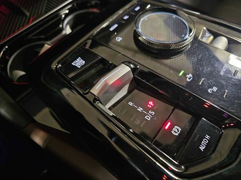 Used 2024 BMW 530i xDrive w/ Premium Package image 27