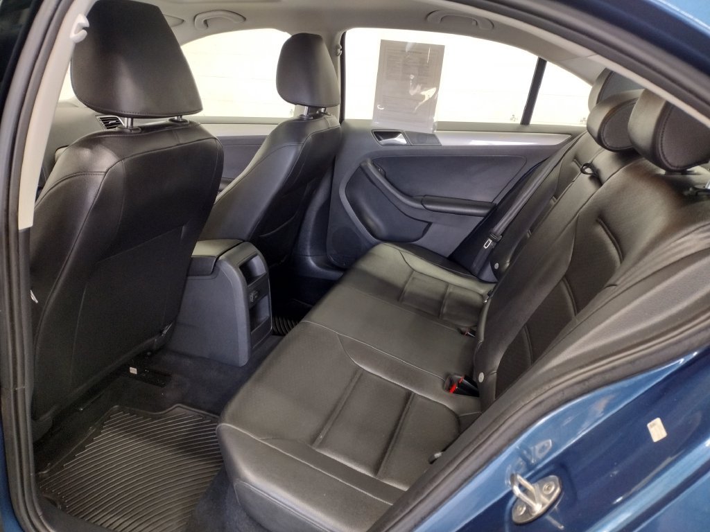 Used 2017 Volkswagen Jetta SE FWD image 25