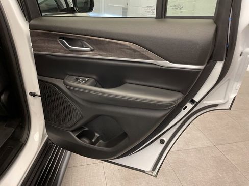 Certified 2023 Jeep Grand Cherokee Limited image 30