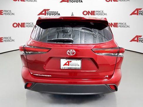 Used 2023 Toyota Highlander LE FWD image 7