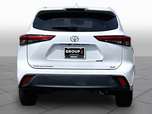 Used 2023 Toyota Highlander XLE FWD image 5