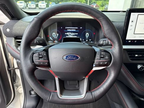 Used 2025 Ford Explorer ST-Line w/ ST-Line Street Pack AWD/4WD image 11