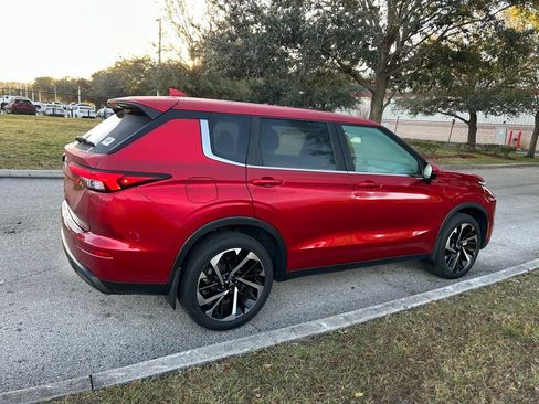 Used 2022 Mitsubishi Outlander ES image 5