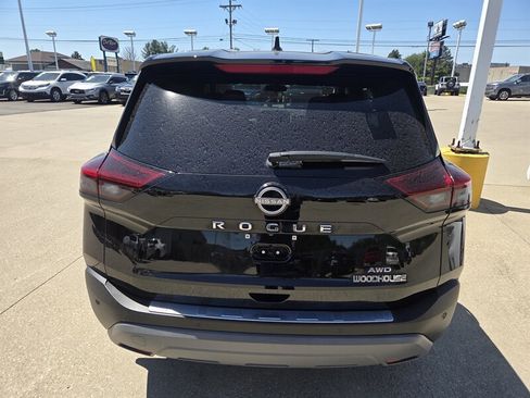 Used 2023 Nissan Rogue S AWD/4WD image 4