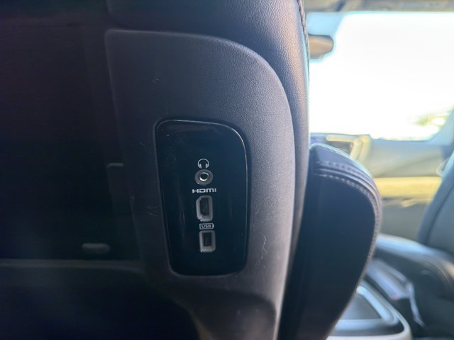 Used 2018 Chrysler Pacifica Limited w/ Advanced Safetytec Group FWD image 30