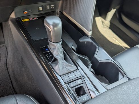 Used 2025 Toyota Camry SE FWD image 16
