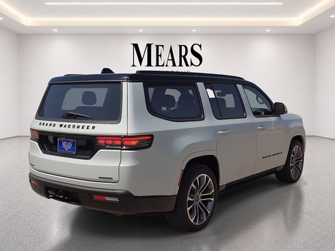 Used 2022 Jeep Grand Wagoneer Series III AWD/4WD image 5