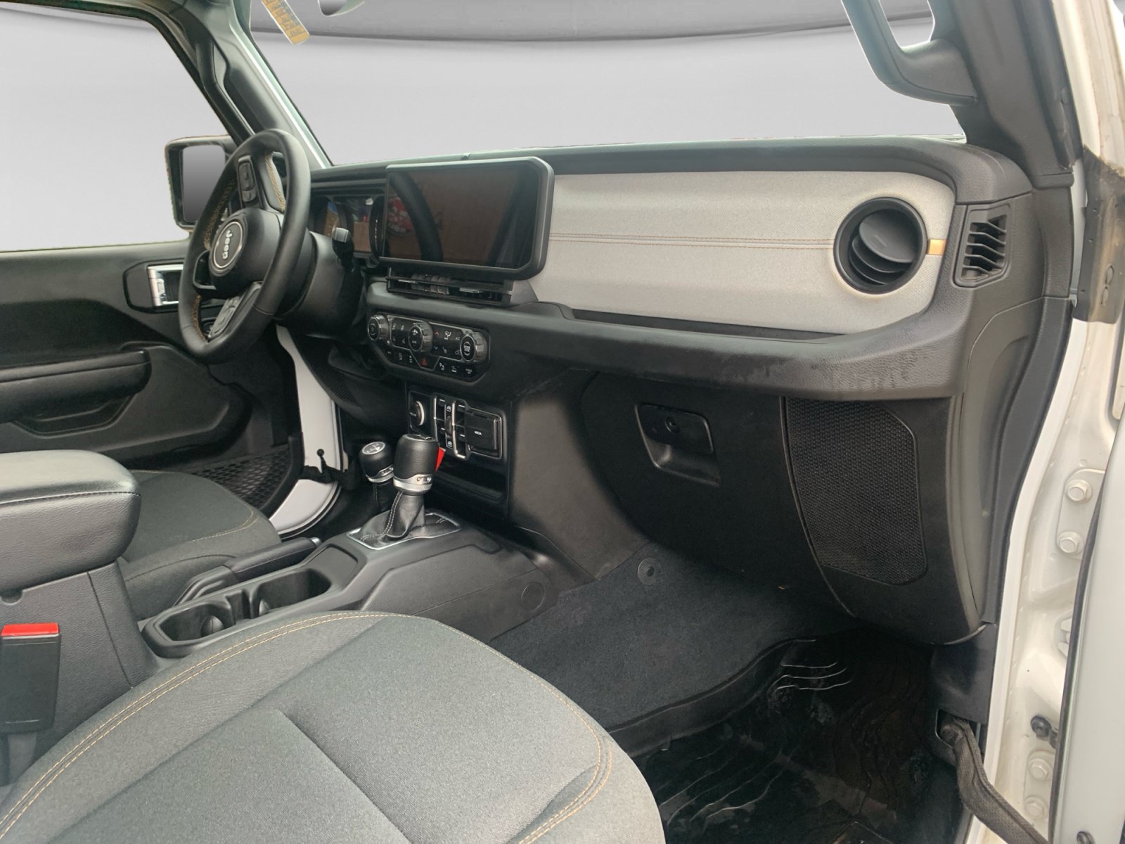 Used 2024 Jeep Gladiator Sport AWD/4WD image 15