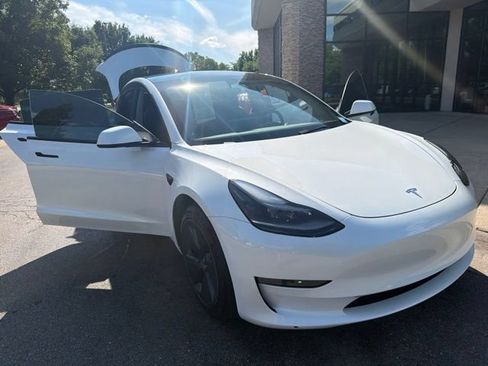 Used 2023 Tesla Model 3 Standard Range RWD image 9