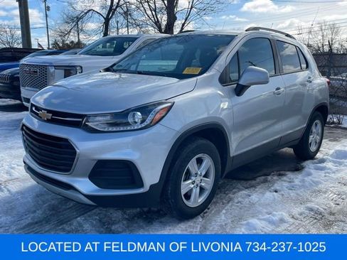 Used 2022 Chevrolet Trax LT w/ LT Convenience Package image 1