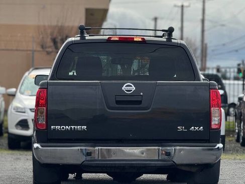Used 2011 Nissan Frontier SL w/ Moonroof Pkg image 14