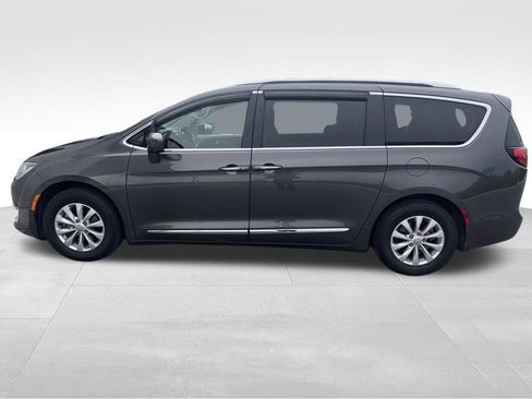 Used 2018 Chrysler Pacifica Touring-L w/ Advanced Safetytec Group FWD image 26