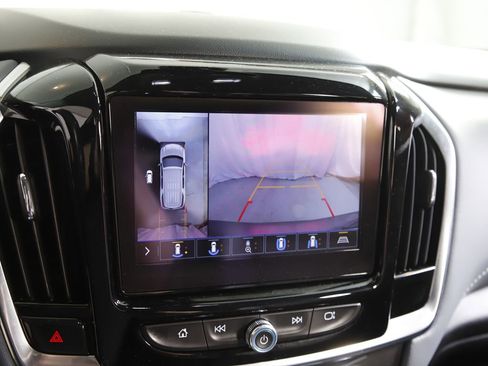 Used 2020 Chevrolet Traverse LT w/ LT Premium Package AWD/4WD image 17