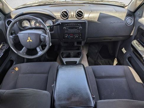 Used 2006 Mitsubishi Raider DuroCross RWD image 15