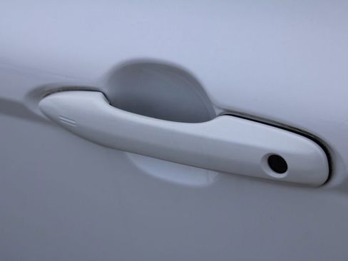 Used 2019 Toyota Camry XLE image 11