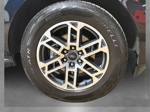 Certified 2025 Ford Expedition Active AWD/4WD image 19