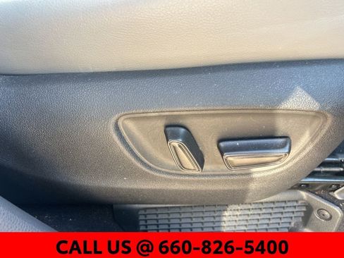 Used 2022 Toyota Sienna Limited image 5