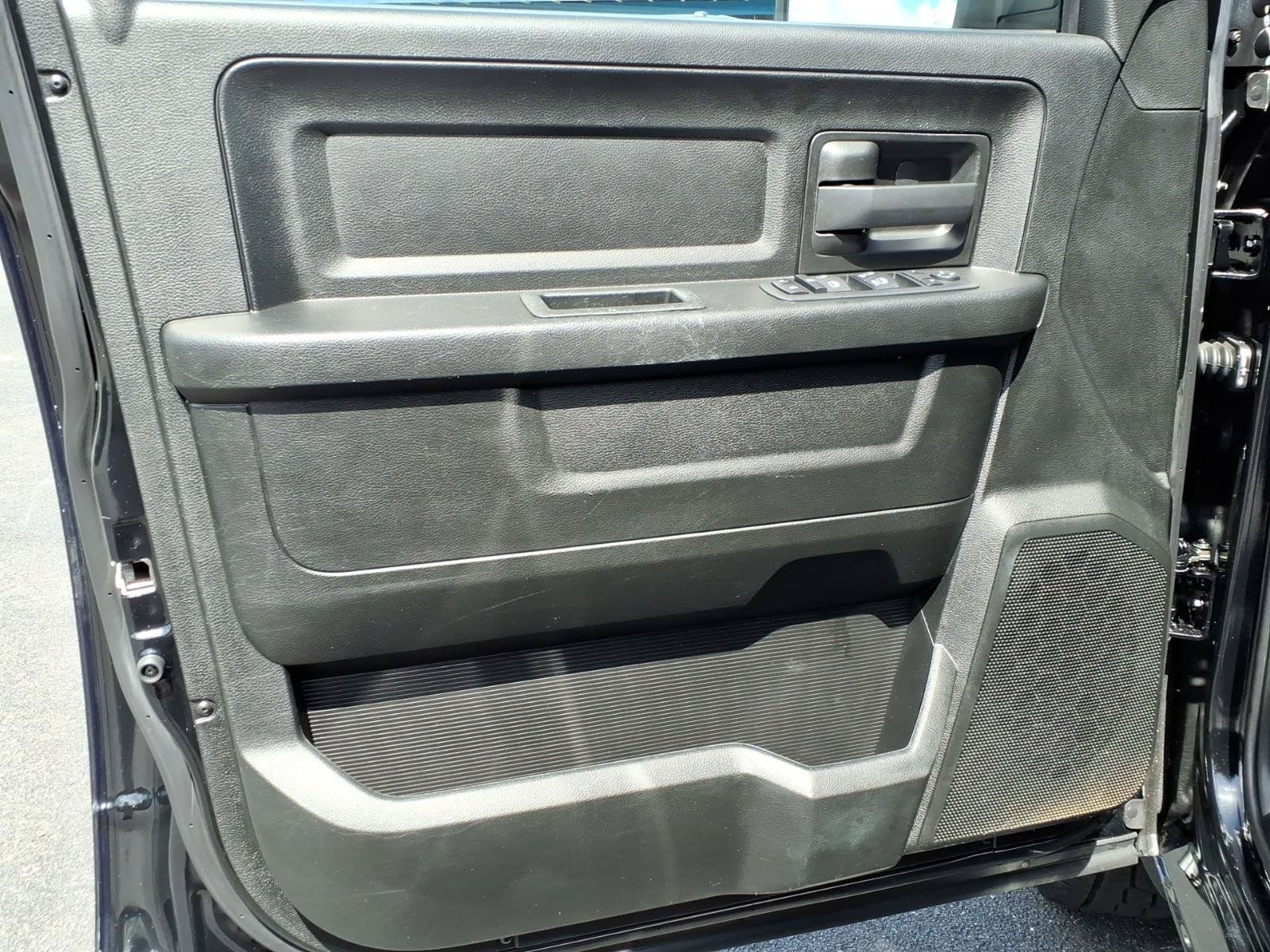 Used 2019 RAM 1500 Tradesman w/ Chrome Appearance Group RWD image 17