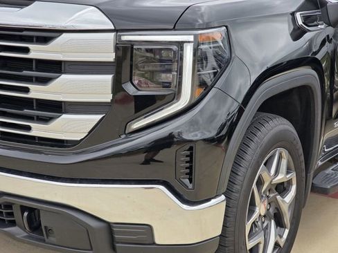 Used 2024 GMC Sierra 1500 SLE w/ Preferred Package AWD/4WD image 7