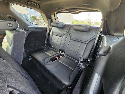 Used 2017 Land Rover Discovery HSE AWD/4WD image 9