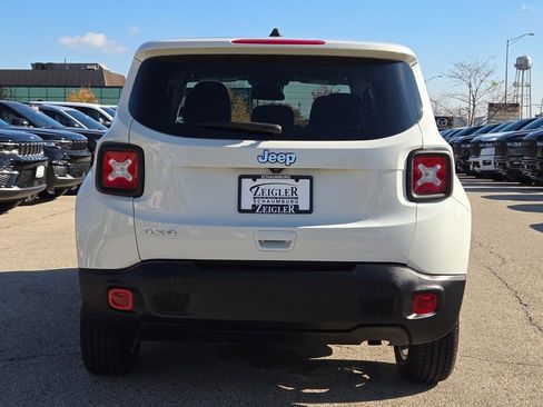 Used 2023 Jeep Renegade Latitude image 11