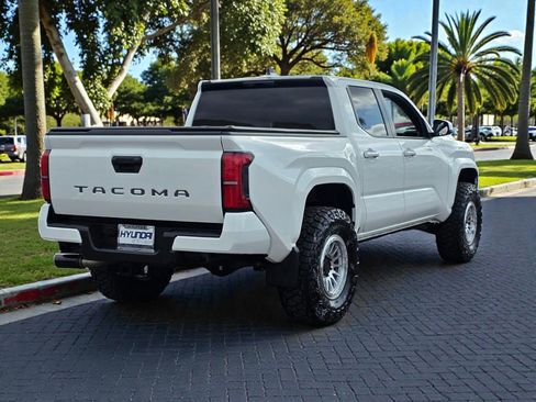 Used 2025 Toyota Tacoma SR5 image 4