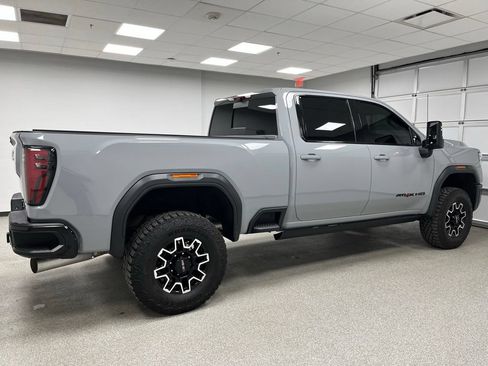 Used 2024 GMC Sierra 2500 AT4X AWD/4WD image 11