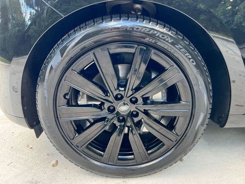 Used 2023 Land Rover Range Rover SE image 9