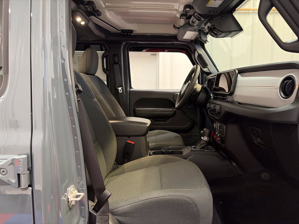 Used 2024 Jeep Wrangler Unlimited AWD/4WD image 22